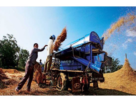 農業の機械化で耕作機械の需要増加
