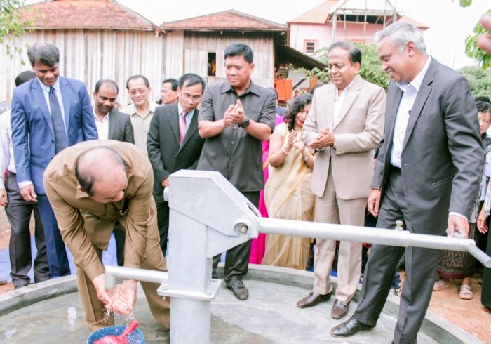 インド政府、カンボジア農村部へハンドポンプを寄付