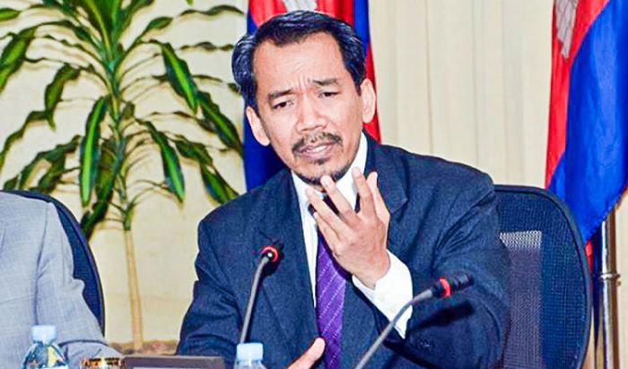 日本の外務省副大臣、カンボジア人権委員会議長と会談