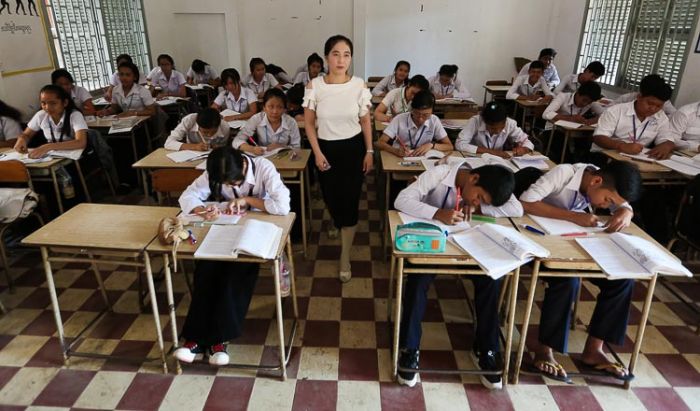 カンボジア、小学校4年生から英語の授業が必修に