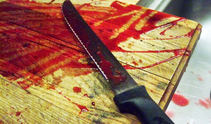 14歳少年、性行為を拒絶され少女をナイフで切りつけ重傷を負わせる