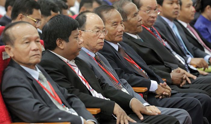 フン・セン首相、公務員の定年を60歳と明言