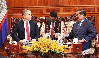 カンボジア副首相、米国とビザ発給制限などの問題について会談