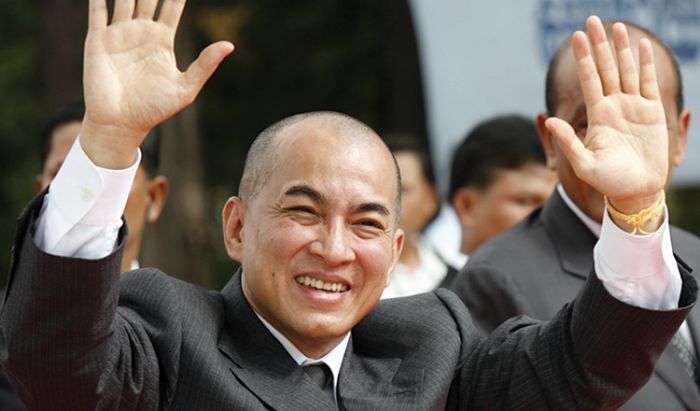 上院、カンボジア国王を侮辱した場合、懲役または罰金の法案を承認