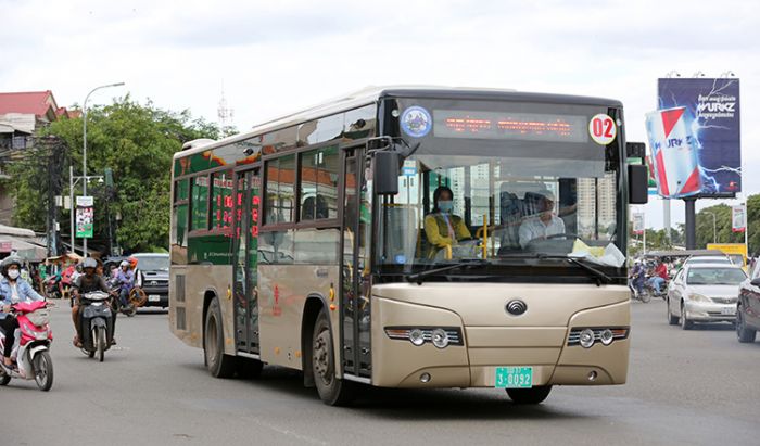 日本政府、バス140台を寄贈、渋滞緩和に期待