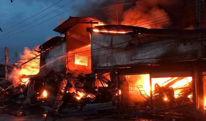 ポイペトの市場で火災、カンボジア人経営の露店も被害か