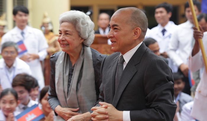 ​カンボジア国王、健康診断のため中国へ訪問し帰国