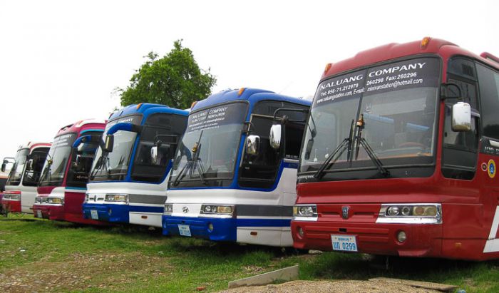 日本、プノンペンにバス80台を寄付