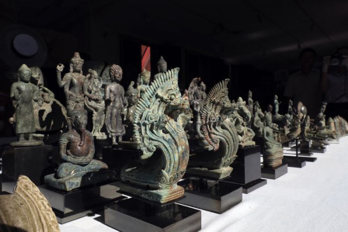 日本人収集家、カンボジアに古代の遺物を返還