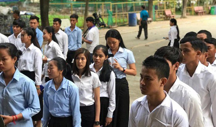 奨学金を受給したカンボジア人学生、日本へ向けて出発