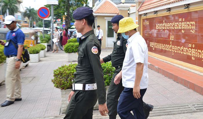 カンボジア内務省職員、職業斡旋詐欺で逮捕