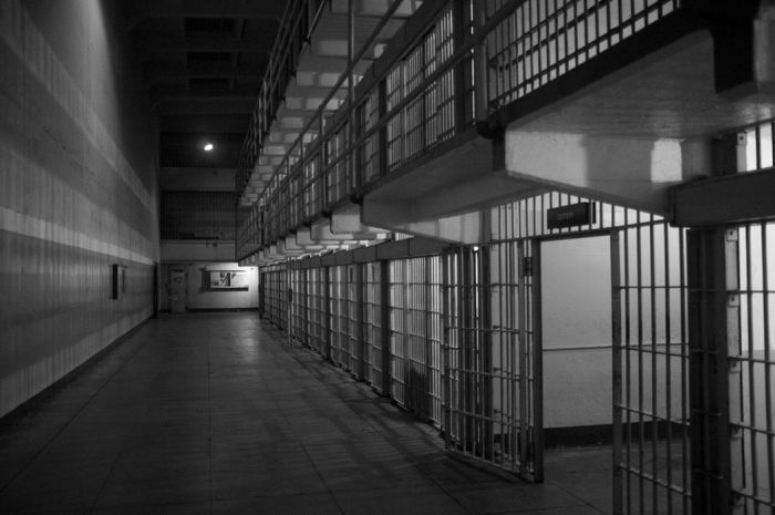 約0人の児童を性的虐待した英男性 刑務所で刺殺される