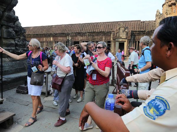 コロナウイルスで1月の外国人観光客数、17.9%減少