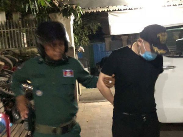 プノンペンで銃と麻薬所持、中国人男性逮捕