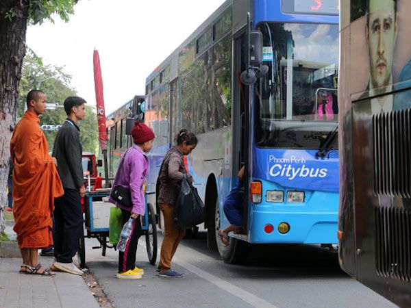 プノンペン：市内バス・水上タクシー運行停止、新型コロナの影響で