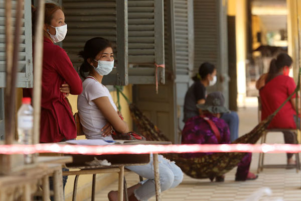 カンボジア、衣服工場の従業員3000人にコロナ検査実施