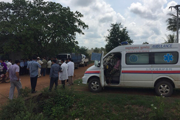 遺体を搬送途中で道路に放置、カンボジアで救急車運転手を解雇