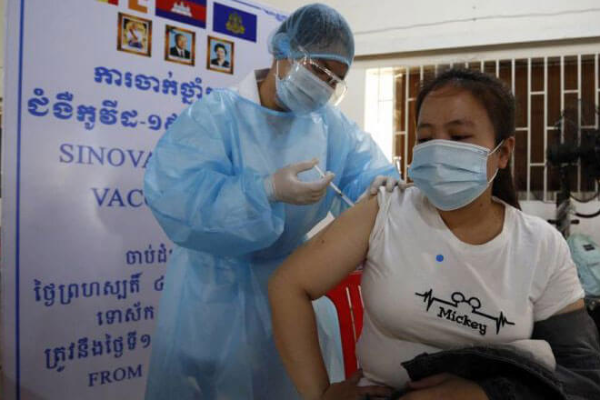 カンボジア、国内のワクチン接種者100万人に