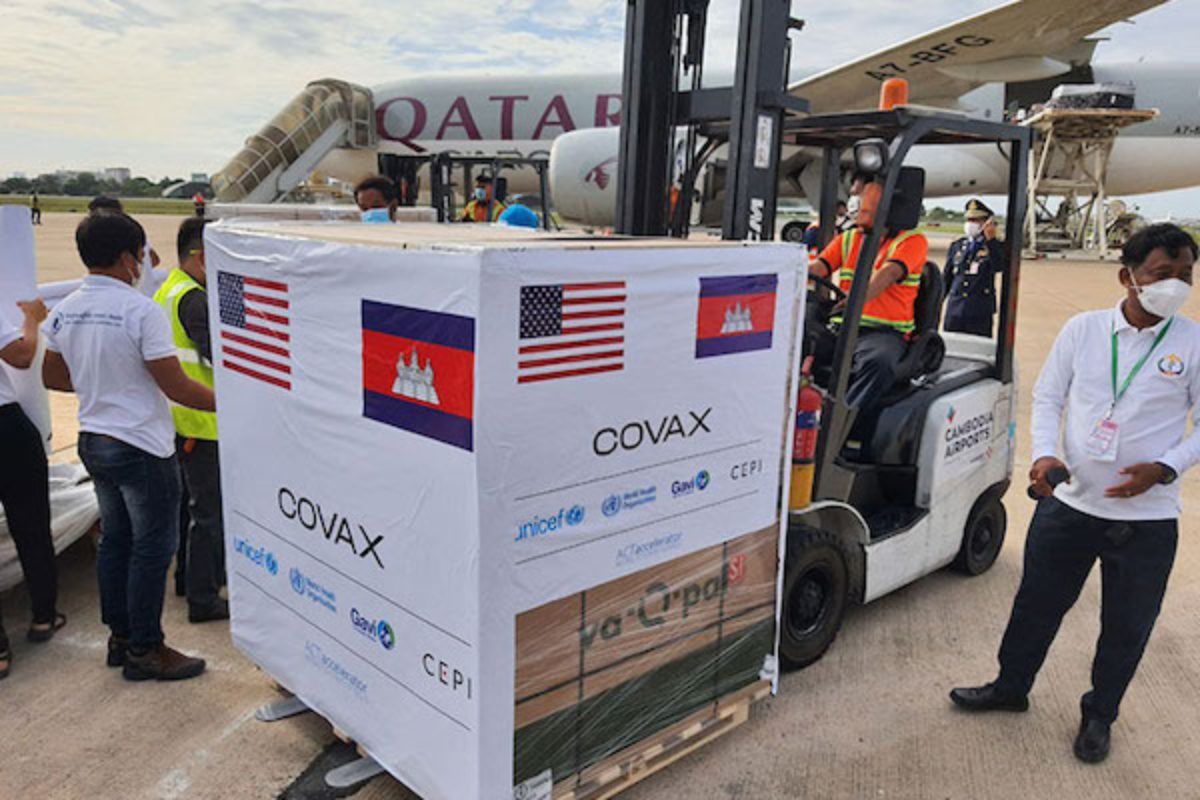 ジョンソン＆ジョンソン製ワクチン50万回分、カンボジアに到着