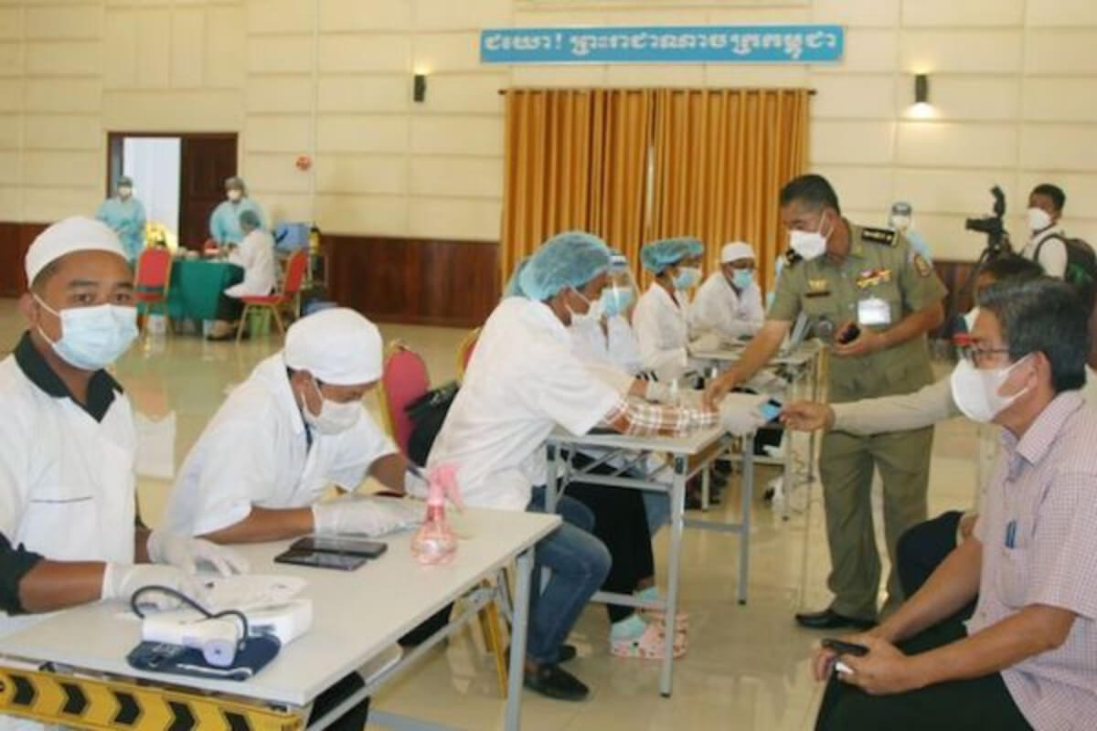 カンボジア、アストラゼネカ製ワクチンの追加接種を開始