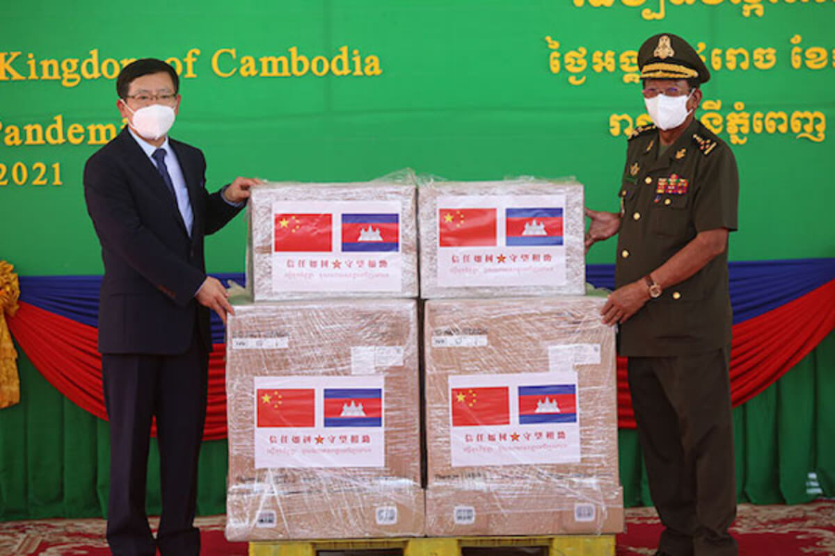 中国、カンボジアへ新型コロナの医療品を供与