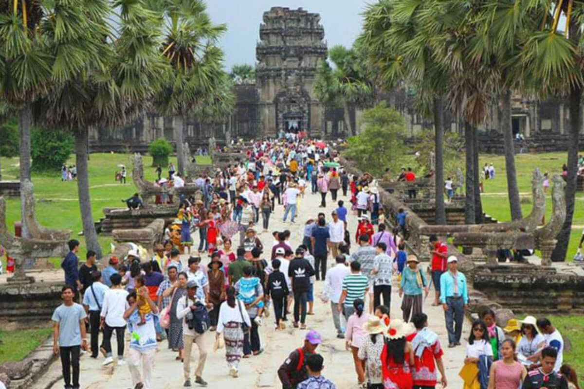 カンボジア　週末にかけ21万人以上の観光客が観光地を訪れる