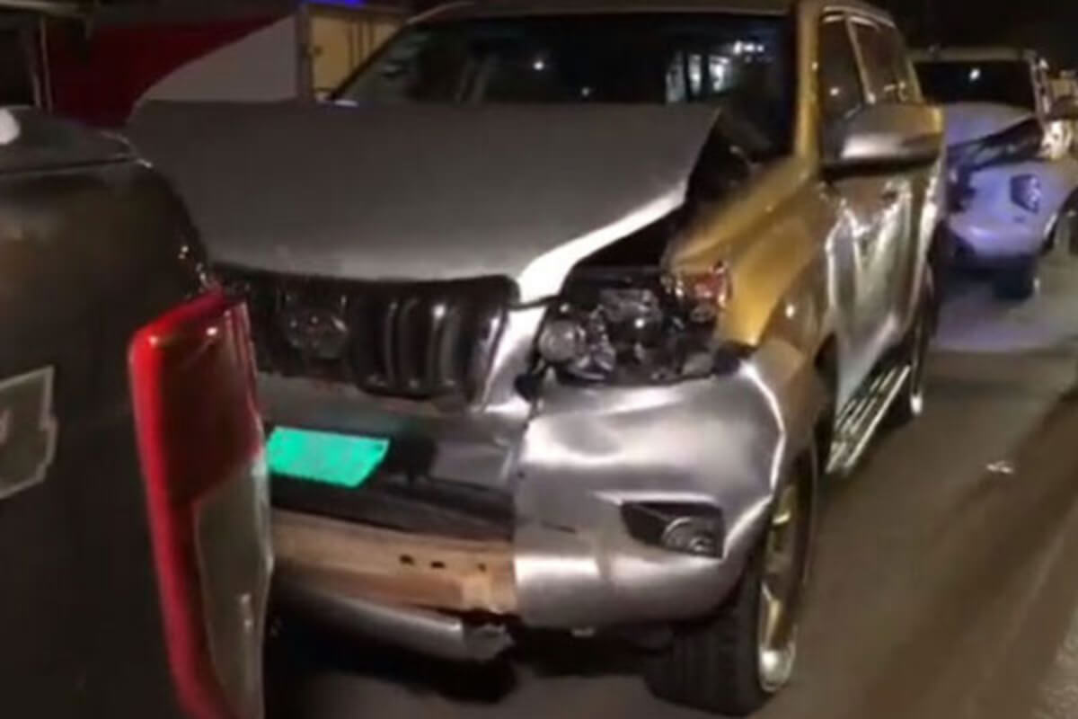 プノンペンで自動車7台が絡む玉突き事故、負傷者なし