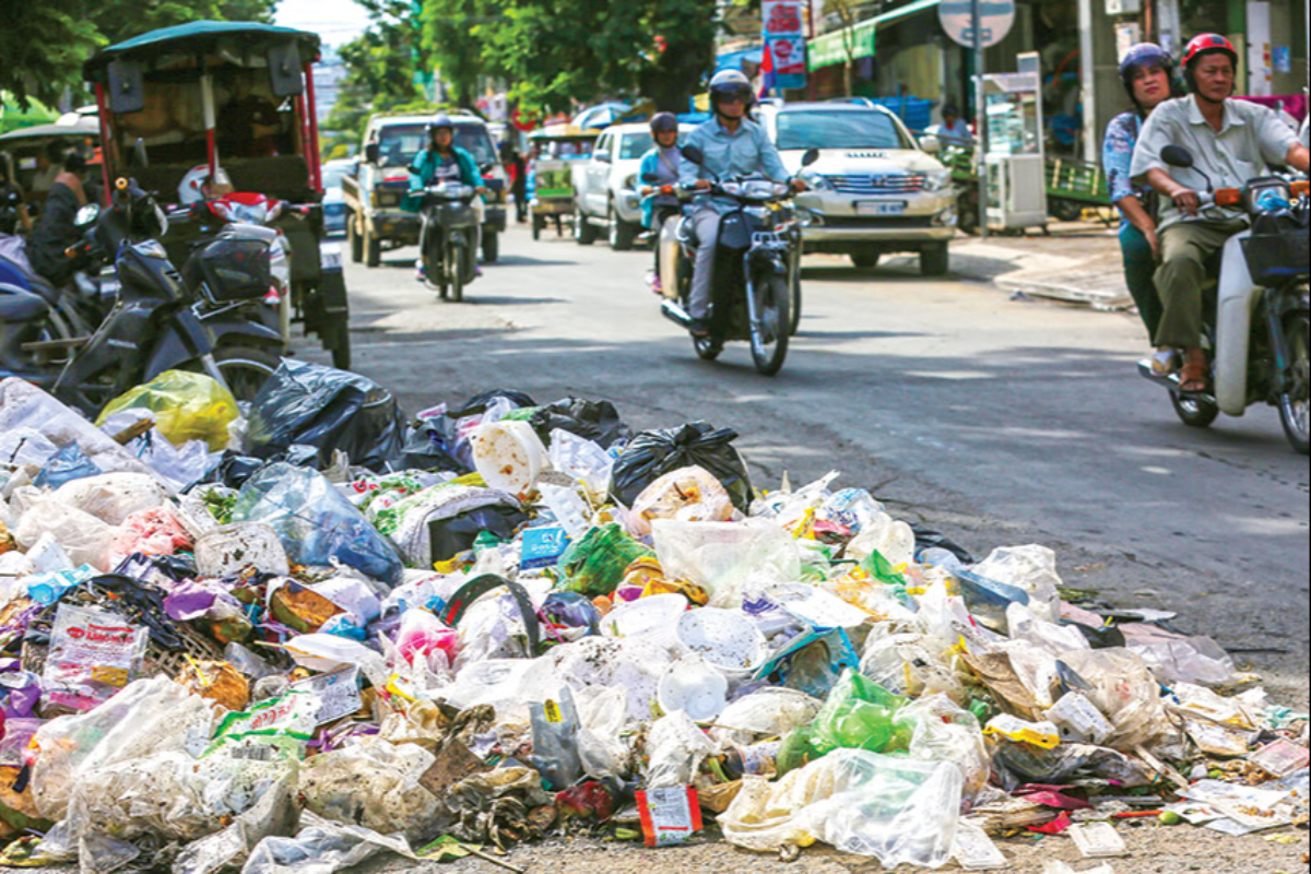 カンボジアのゴミ問題、排出されるゴミの半分が埋立地へ運ばれず