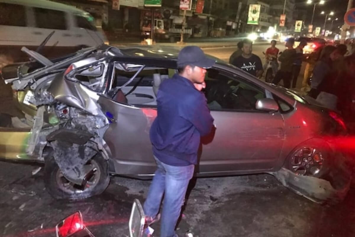 プノンペンで交通事故、カンボジア人アイドルの自動車に衝突