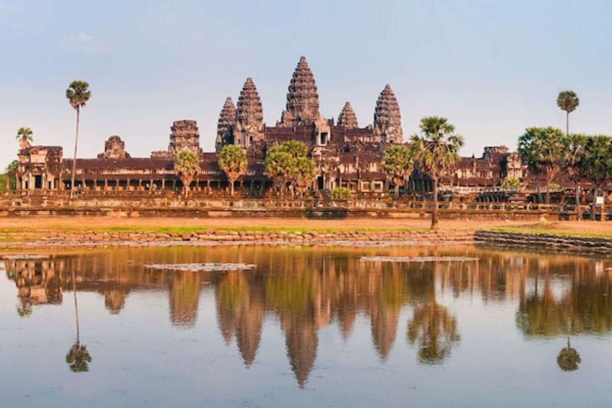 日本とカンボジアの観光協力強化、直行便再開を促進