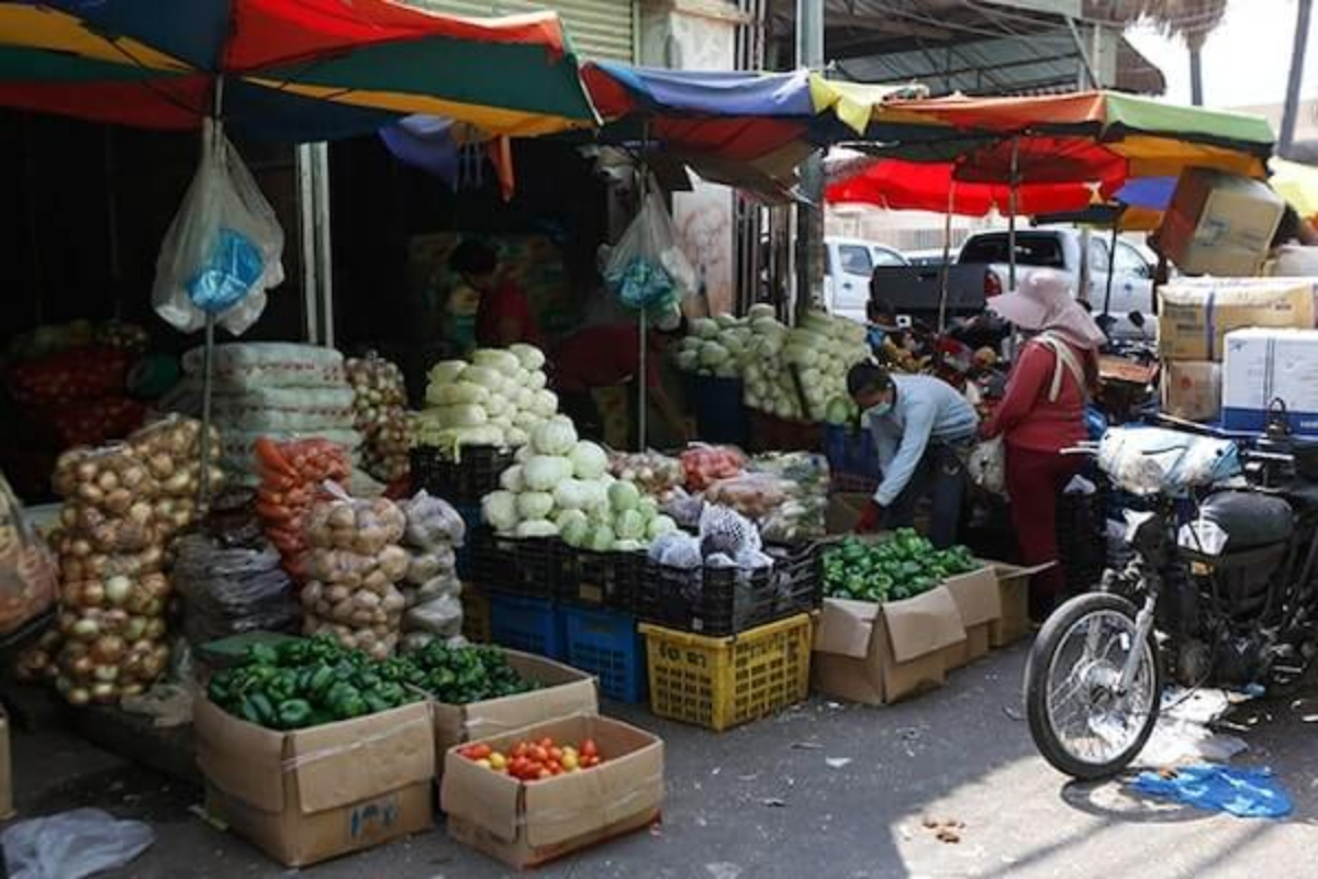 カンボジア人の70％以上がインフレを懸念、今年は購買力低下か