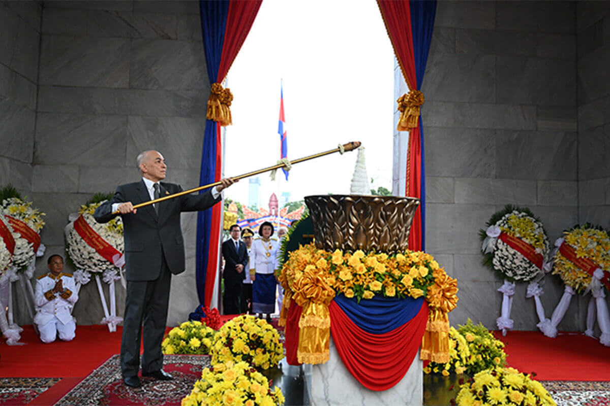 カンボジア国王、独立70周年記念式典で演説