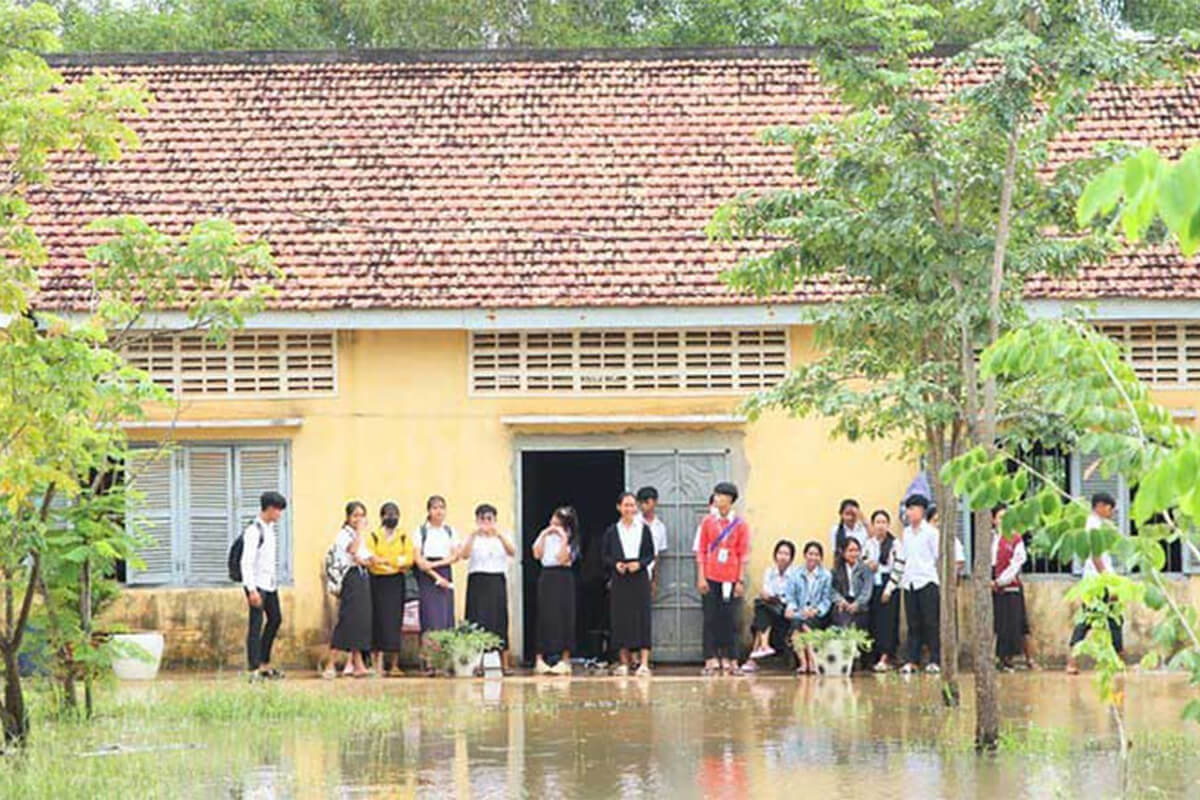 カンボジアで頻発する大洪水、学校間教育格差に影響