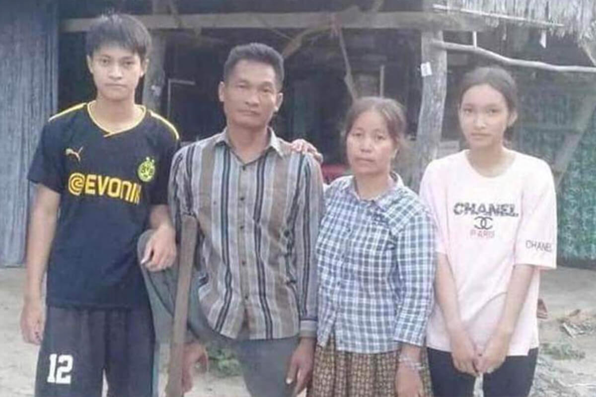 貧困のカンボジア人高校生、卒業試験で最高成績を達成して話題に