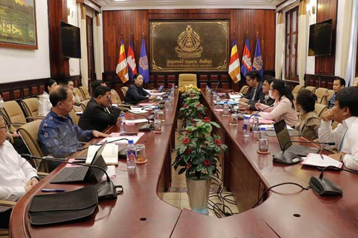 カンボジア教育省、フランス語教育を強化する方針を議論