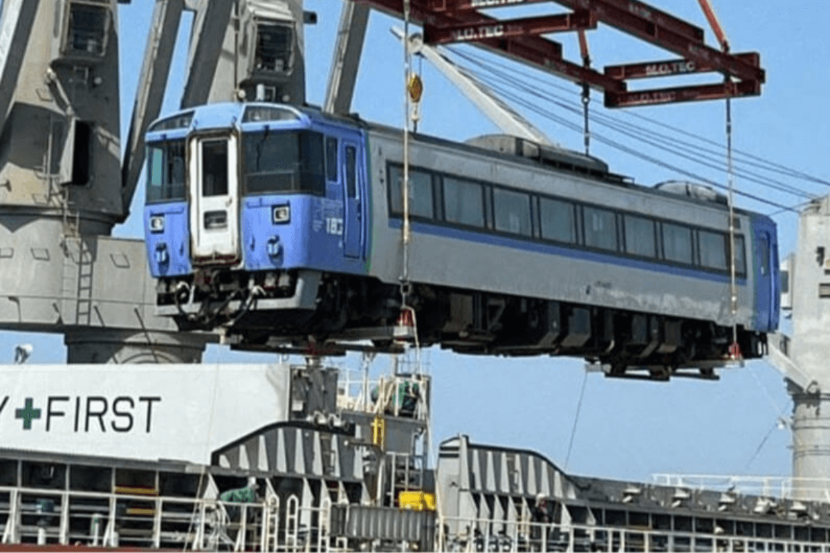 カンボジア王立鉄道、日本から列車11両を購入