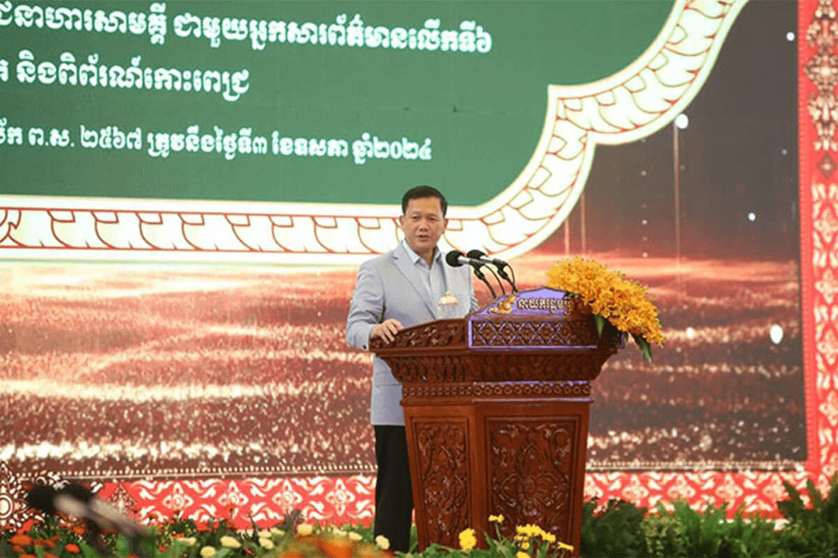 カンボジアの報道の自由が向上、首相が称賛