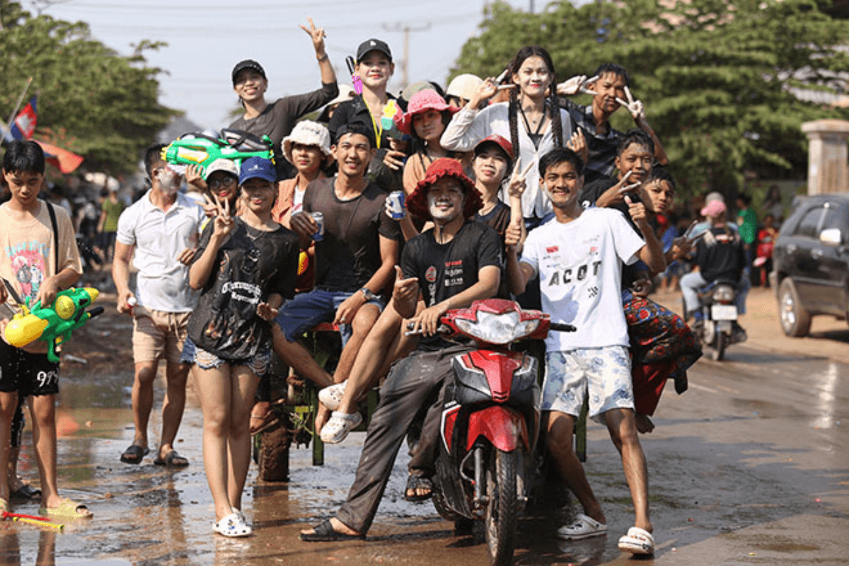 カンボジアの祝日、2025年は22日