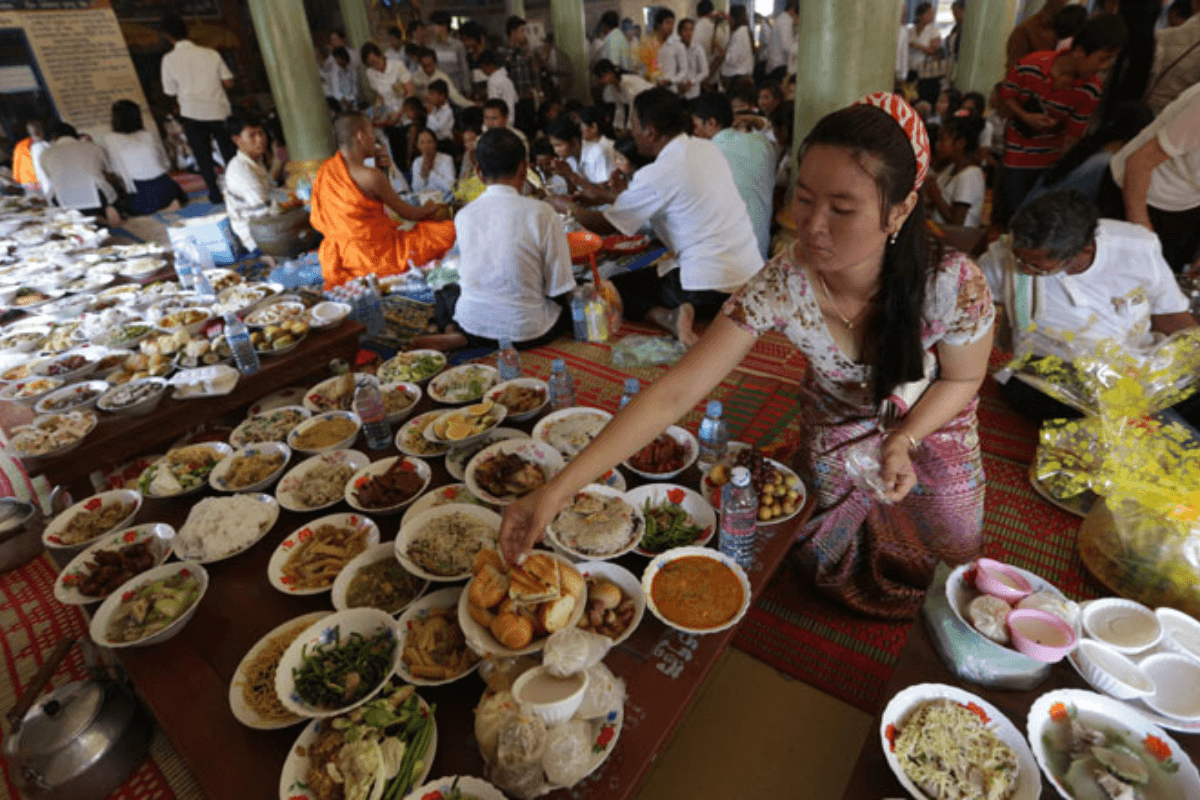 プチュンベン祭の期間、10月1日から3日間は有給取得