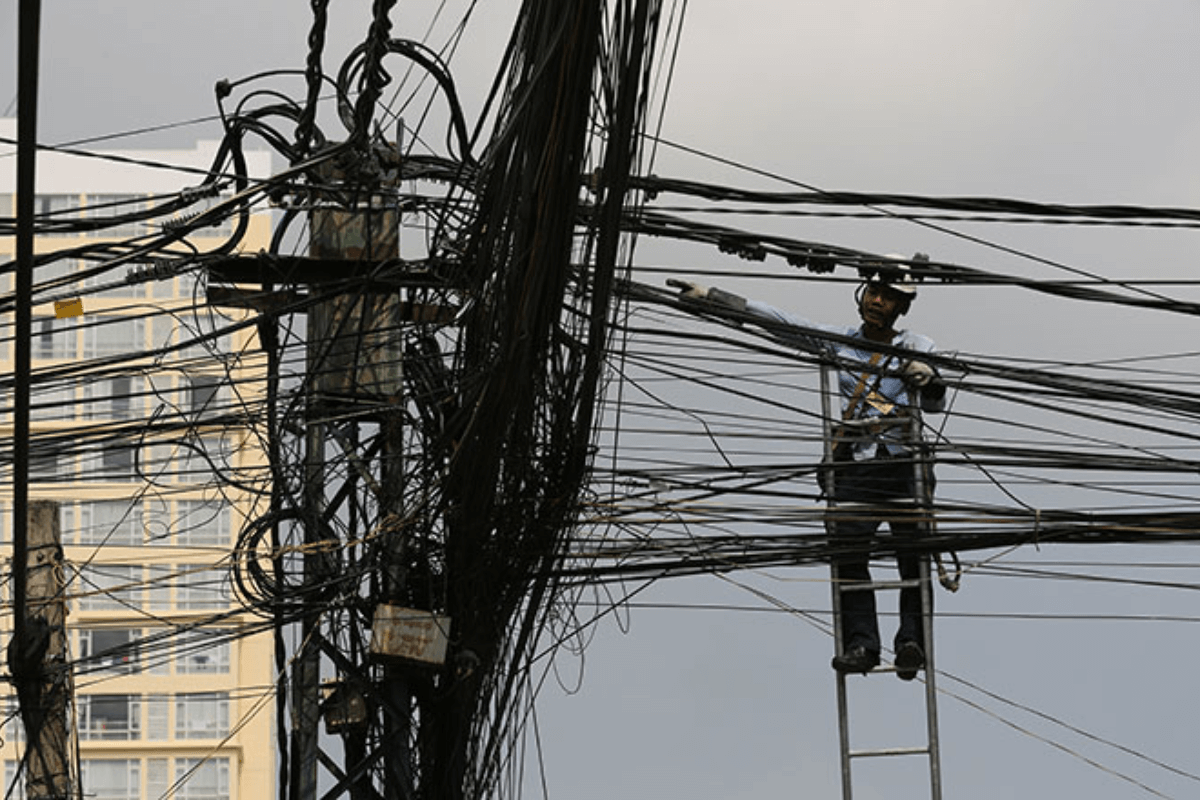 プノンペンの景観を乱す電線、地下配線計画を発表