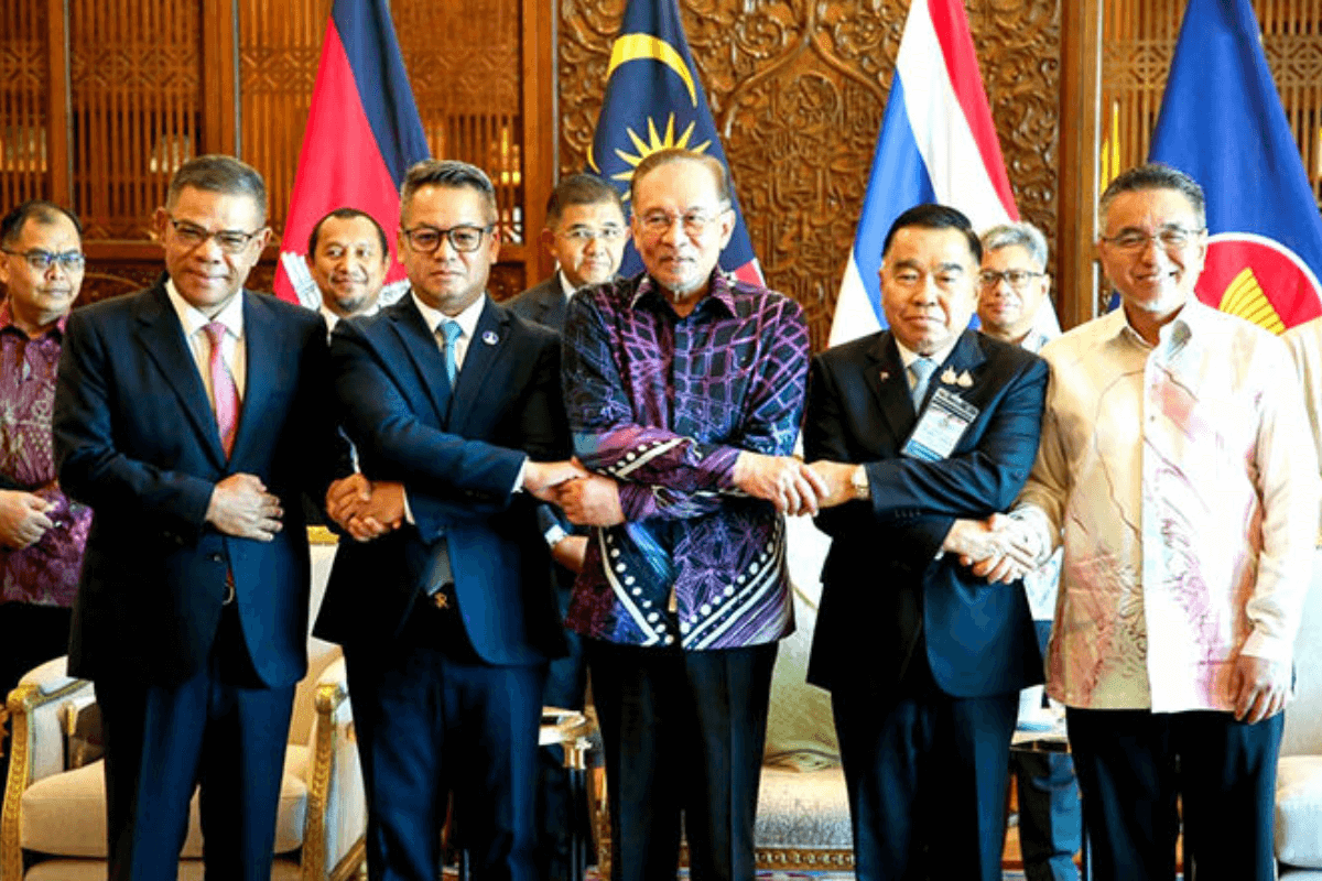 カンボジアとタイ、包括的停戦に合意