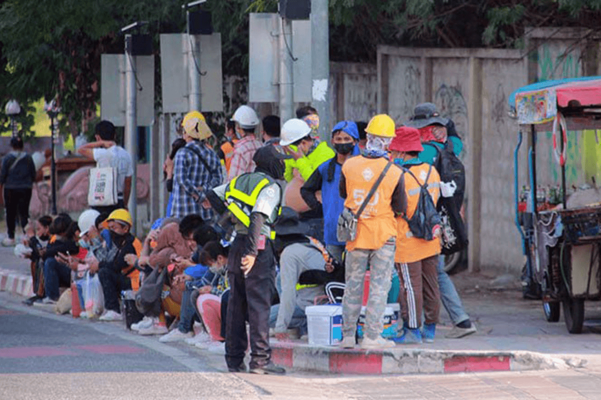 カンボジア人労働者の就労許可、タイ政府が更新を一時停止