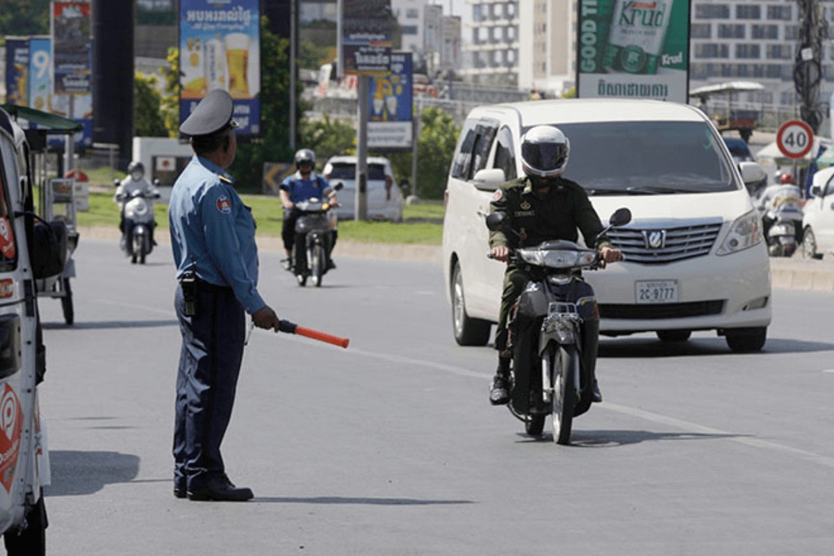 カンボジアで事故急増、交通警察を全国に再配置