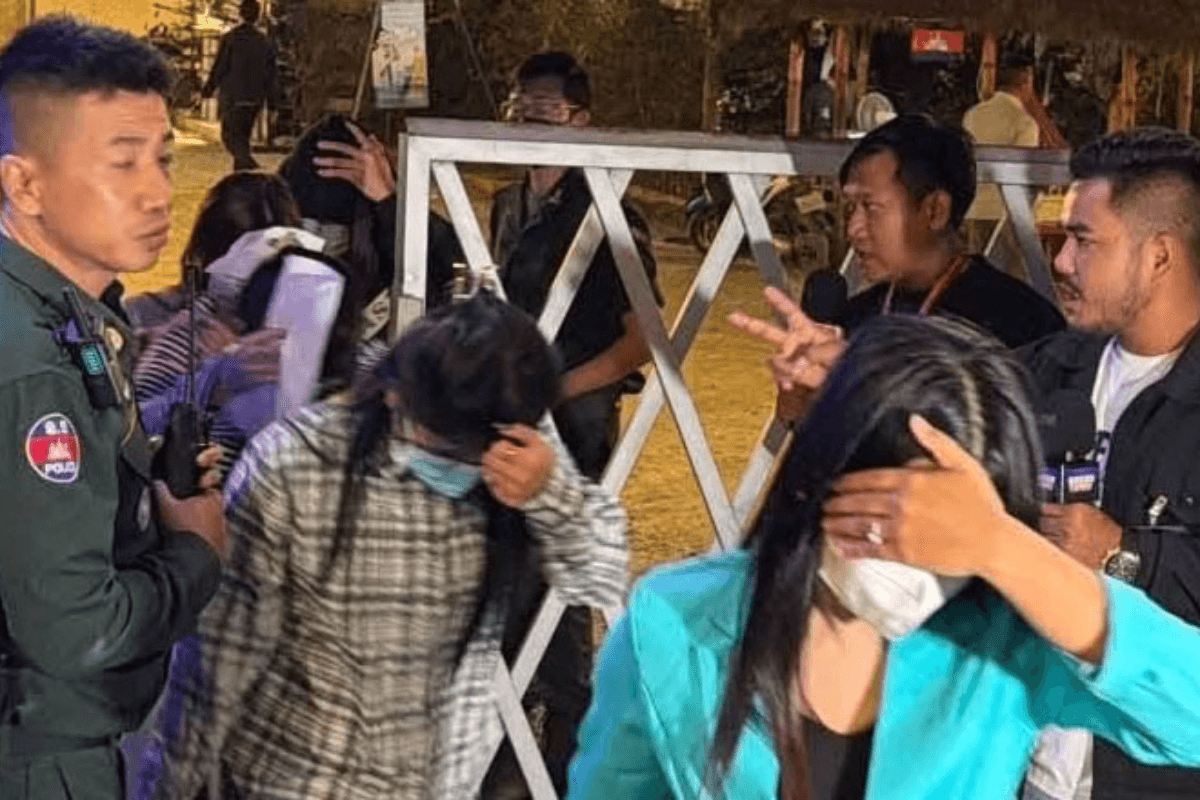 プノンペンの飲食店で違法売春、未成年含む100人超を拘束