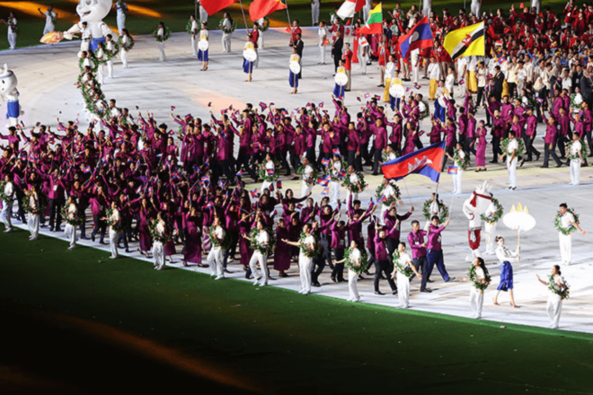 タイ国境での衝突再燃、フン・セン氏の前面復帰