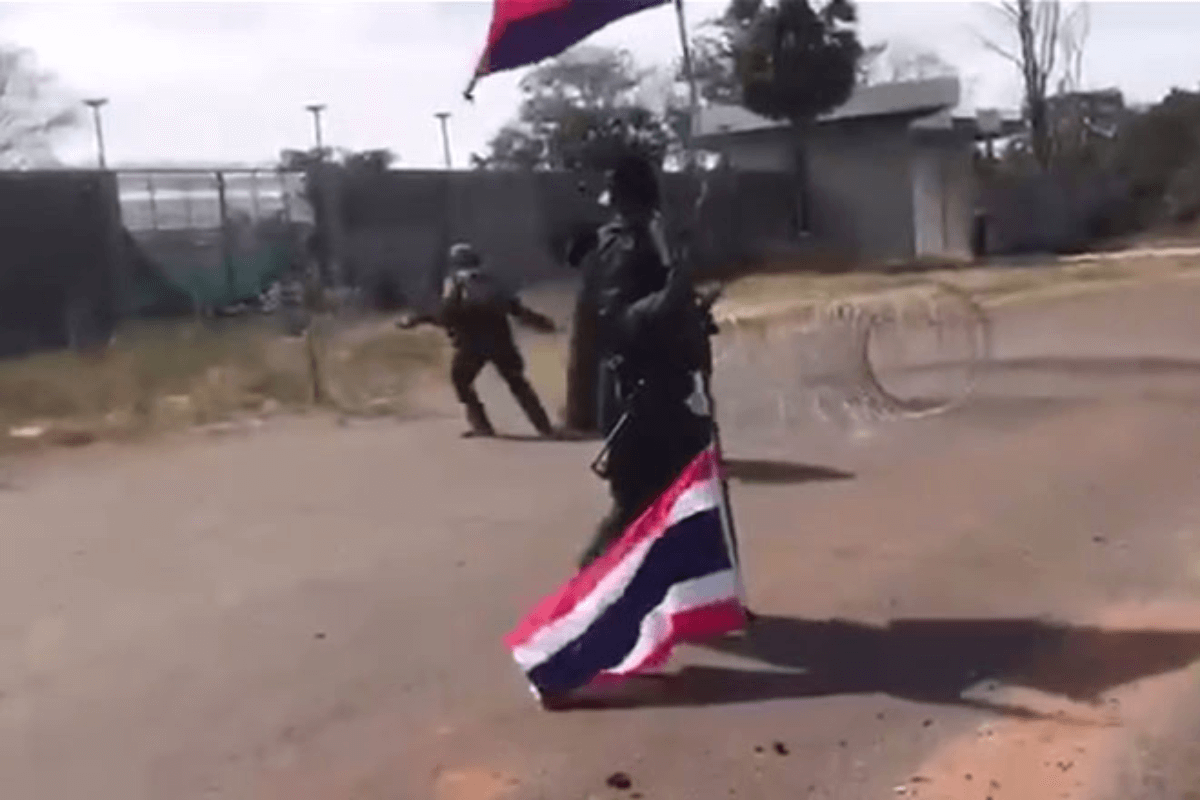 タイとの国境紛争が激化、避難民20万人超に拡大