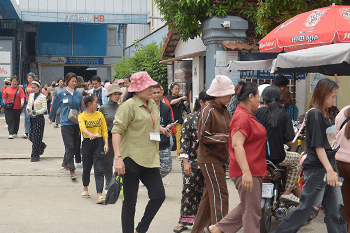 カンボジア縫製業の最低賃金、210ドルに引き上げ