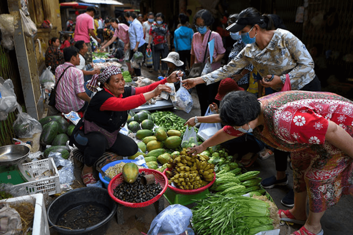 カンボジア副首相、リエルの使用拡大を呼びかけ