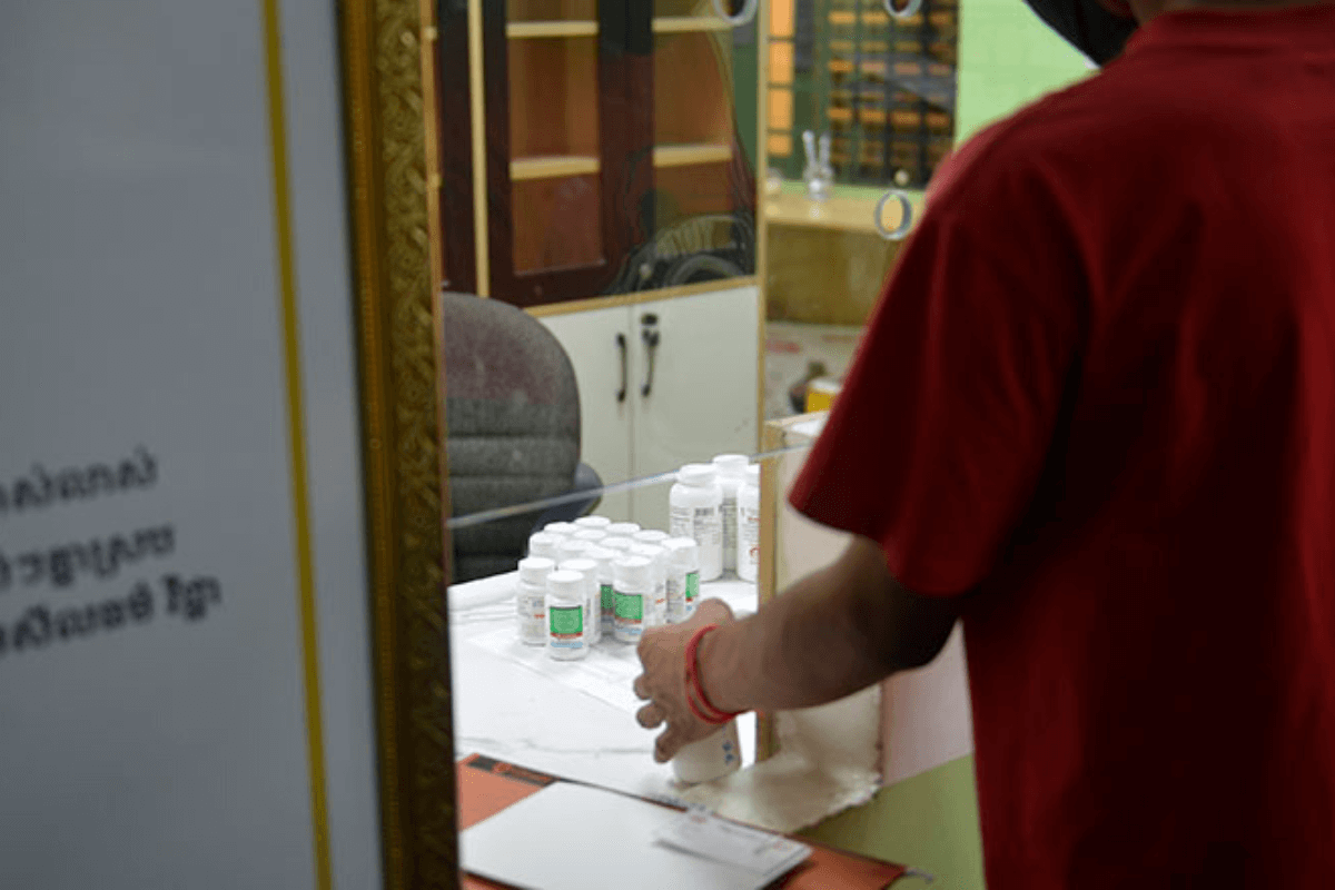 エイズ撲滅に向けた対策、コンドームの使用徹底を指示