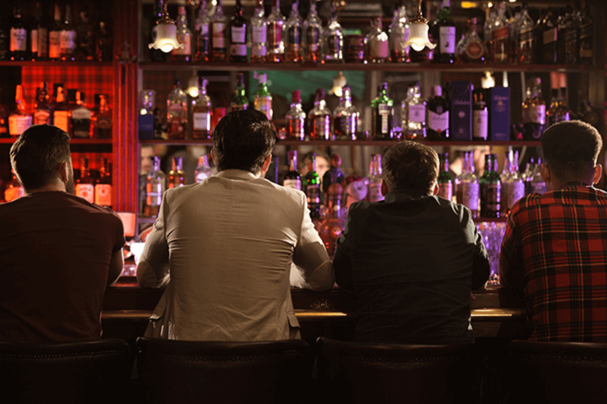 カンボジアの蒸留酒市場、観光回復とウイスキー人気で拡大